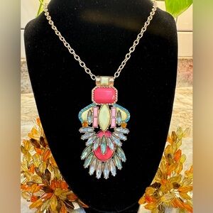 Stunning Statement Necklace Gold tone